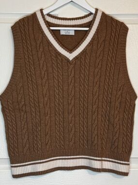 Old Navy Brown Khaki Cable Knit V-Neck Vest with White Trim